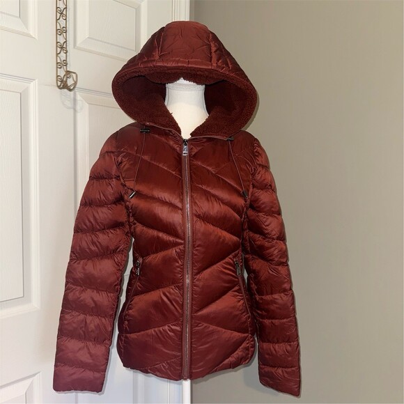 Bernardo Jackets & Blazers - Bernardo Womens XS Rust Brown Criss Cross Hooded Puffer Jacket Fleece Lined Hood